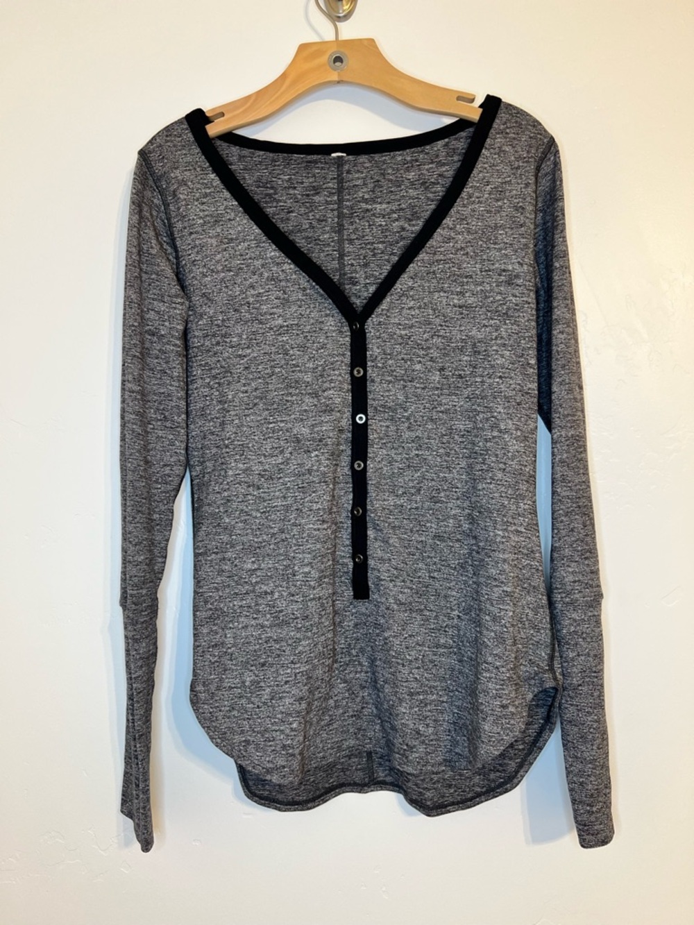 Lululemon Awesoma Henley
Heathered Black